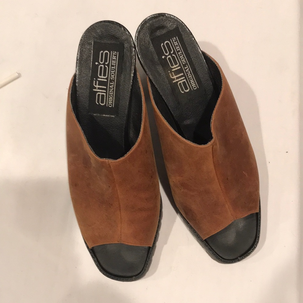 Alfie‘s original Souliers  Brown suede open toe, 3 inch heel never worn